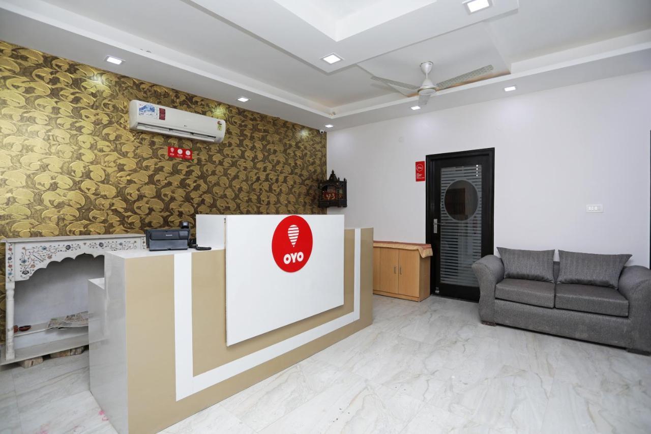 Oyo 12673 The Diplomat Inn Delhi  Eksteriør billede